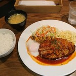 洋食バル ウルトラ - ハンバーグランチ ＋温泉卵(1100円)