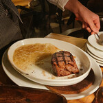 カルネジーオ イースト - 