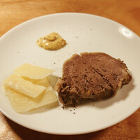 カルネジーオ イースト - 