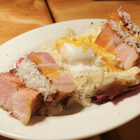 カルネジーオ イースト - 