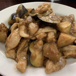 上海厨房　玲玲 - 鶏モモ肉とナスの味噌炒め