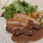 Pizzeria＆Trattoria Bar Table Nice - 豚バラ肉のポアレ くるみのソース