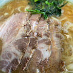 寿々喜家 - 家系オールドスタイルど真ん中な丼顔