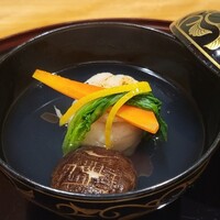 帰燕 - 【お椀】蟹しんじょう、焼きホタテ、焼き椎茸
                