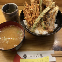 てんぷら石原 - こちらが野菜天丼+味噌汁160円