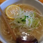 会津ラーメン 和 - 大きい柚子半分がイン！