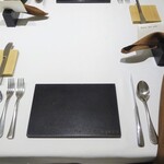 レーヌ デ プレ - テーブルセッティング