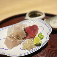 京味 もと井 - お刺身（鰆あぶり・ひらめ・まぐろ）