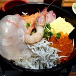 Tairyoushokudou Hiro Umi - 海鮮丼のアップ