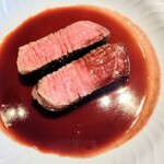 La Brianza - サカエヤ十勝若牛フィレ炭火焼き赤ワインソース。赤ワイン飲みたいとリクエストした私に寄せてお味付け下さるなどありがたき幸せ☆ やわらかやさしい味わいのお肉とこっくりした赤ワインソースがよく合い美味しい♡