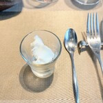 La Brianza - レモンとセージのソルベ。この頃はこちらがよく作られていますね、きっと人気なのかしら。私も大好きです