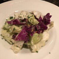 Magnolia - キャベツとパンチェッタのガーリックオイルサラダ　880円