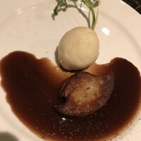 Magnolia - フランス産フォアグラのソテー　880円