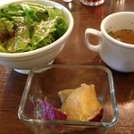 新横浜ラントラクト カフェ＆ダイニング - サラダ・スープ・さつまいも  