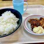 華さん食堂 - 唐揚げに中盛りご飯で300円！