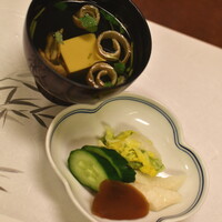 割烹 蒲焼 大沼 - うな重・特上（５，８００円）の『肝吸い・お新香』２０２１年１１月