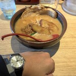 麺場 田所商店 - 左腕のお伴と^^