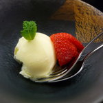 味風月 神田川 - ☆嬉しいサービスのバニラのアイスクリーム苺添え☆