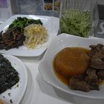 らくらく - 韓国海苔、ナムル、牛肉大根煮込み（まかない）
