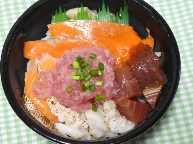 魚丼 仙台長町店 - 富沢（海鮮丼）の写真
