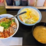 松屋 - にんにくバターのチキン牛めしコンボ彩り生野菜セット