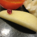 桜田 - ラフランス　（柘榴の実が一つ）