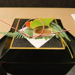 桜田 - 前菜　（上に、長芋に海鼠腸、大根に唐墨、箱の中には、雲丹と湯葉が）