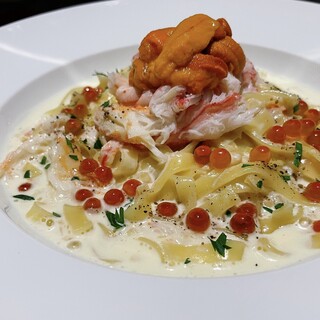 生ウニ・ズワイ蟹・いくらクリームパスタ