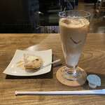 CAFE あめんぼ - アイスカフェラテ@480、サービスのデザート