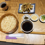 星のうどん 庵 - たらいうどん　ごぼう天　特製出汁