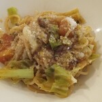 La sette - ホロホロ鶏とキャベツ トマトの軽い煮込みスパゲッティー