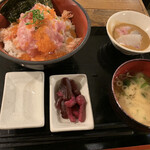 Isari Juu Hachi Ban - 上十八番丼（漬物、お汁、シメ茶漬け付き）
                        1200円