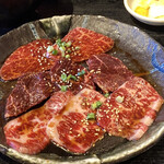 Binchoutan Yakiniku Tenten - 松崎三種盛定食1440円(税込)の肉→味よしカルビ、外モモ、サガリ