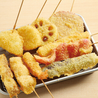 Freshly fried crispy skewers start at 100 yen each! Enjoy with special sauce