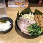 横浜家系ラーメン 蓮 - 野菜ラーメン+極太メンマ+サービスライス