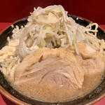 ラーメン二郎 - ラーメン（８００円）味薄め、にんにく少し