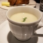 シェ・モモ - デミタスカップに菊芋のポタージュ