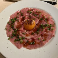 牛刺しと焼肉 仔虎 クリスロード店 - シルクユッケ
