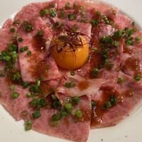 牛刺しと焼肉 仔虎 クリスロード店 - シルクユッケ