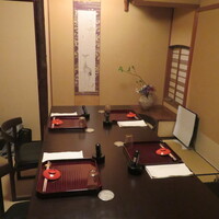 飯田 - 今回はこちらの個室を4名で利用させて頂きました。