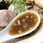 麺処 ほん田 - 醤油ガツンの煮干しスープ