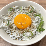 麺処 ほん田 - 「しらすご飯」250円