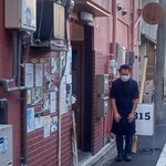 315 - 丁寧にお見送りをしてくださるシェフ