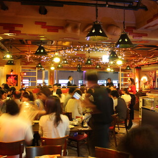 活気あふれる本場中国の屋台空間