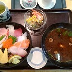 ファミリー回転寿司 花子 - 日替わり定食(海鮮丼ご飯大盛)