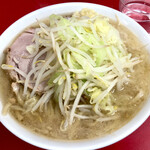 ラーメン二郎 - 『ラーメン』(麺半分・ニンニク少なめ)