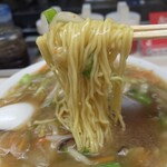 永新 - 搾菜あんかけラーメンの麵リフト