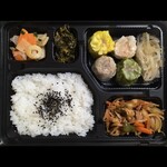 Chou Chou - 4種の焼売弁当　税込840円（日替わり副菜）