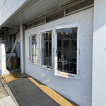 喫茶 ベレー - 前はこの窓から会計してましたが、今回は店内で注文支払いでした。