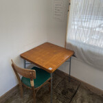 喫茶 ベレー - 座った小さな椅子と机。意外に座り心地良かった。